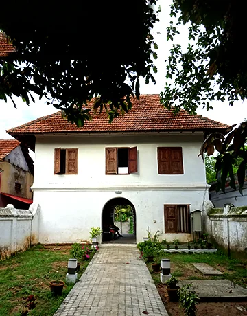 Paliam Nalukettu and Kovilakam images 