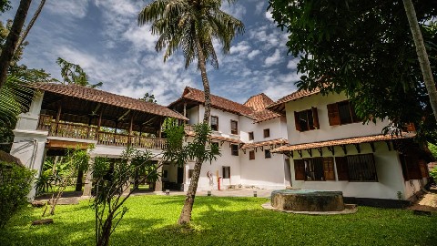 Paliam Nalukettu and Kovilakam